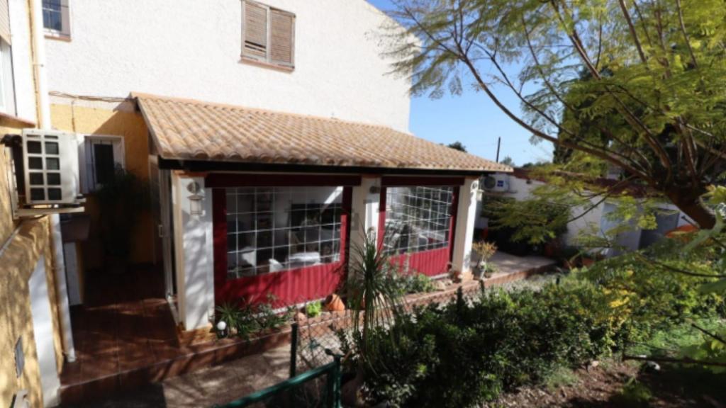 Chalet adosado en venta en calle Cap Roig, La Nucia.
