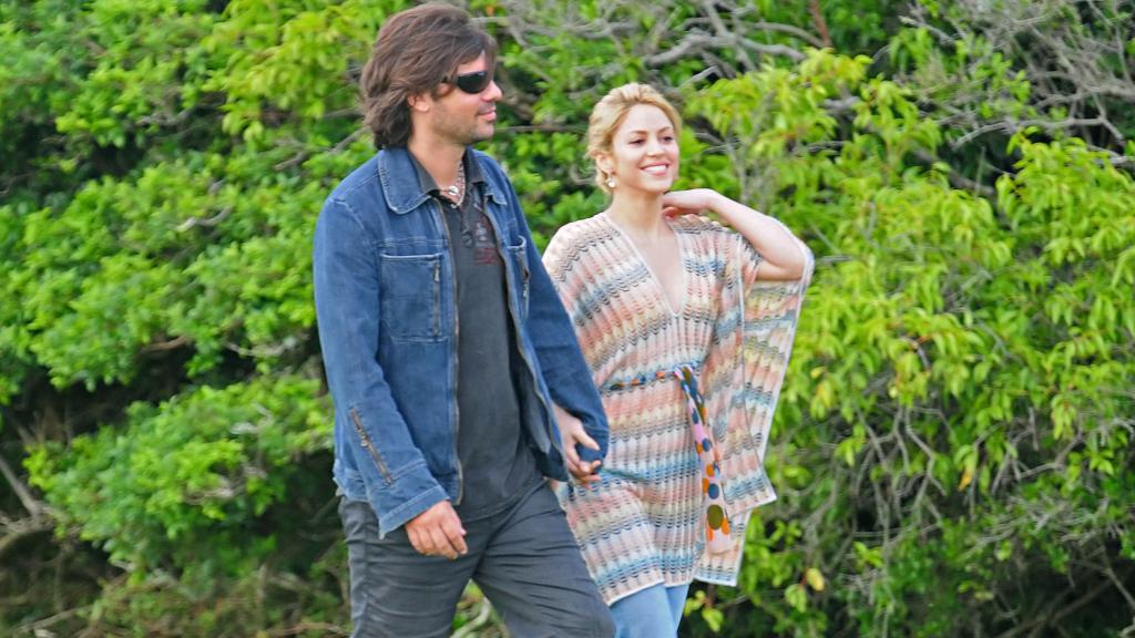 Shakira y Antonio de la Rúa durante unas vacaciones en Uruguay.