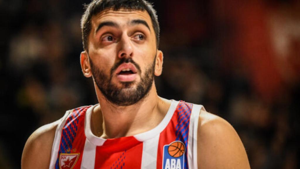Facundo Campazzo durante un partido con Estrella Roja