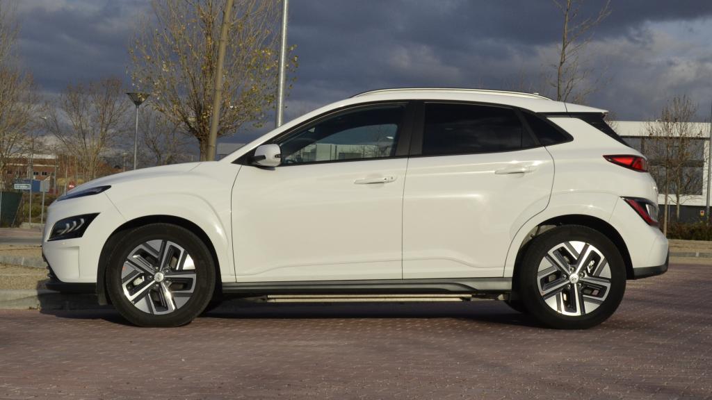 El Hyundai Kona mide 4,20 metros de largo.
