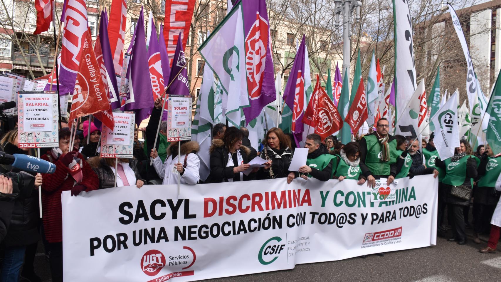 Concentración de CSIF, UGT y CCOO frente a la Consejería de Sanidad