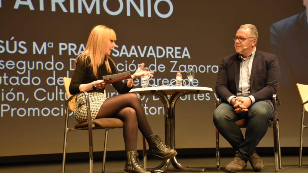 La periodista Diana Serrano y Jesús María Prada Saavedra, vicepresidente segundo de la Diputación Provincial y diputado delegado del área de Cultura, Turismo, Deportes y Promoción del Territorio