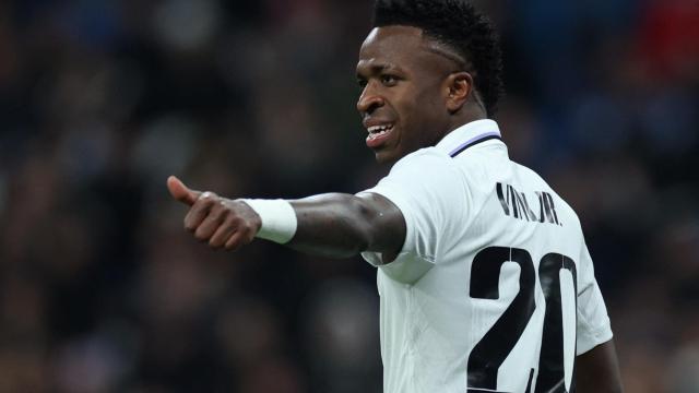 Vinicius, con el pulgar arriba.