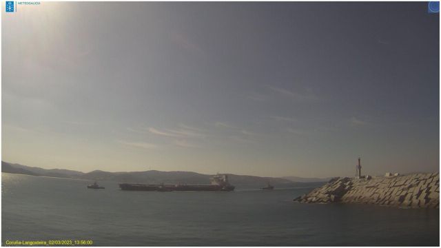 El petrolero llegando a Langosteira.