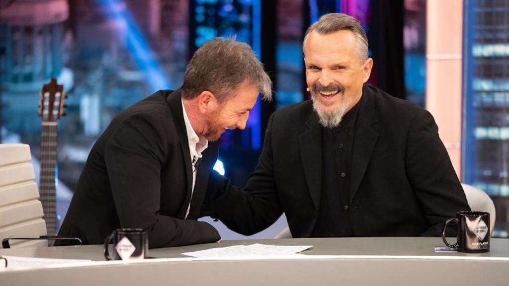Pablo Motos y Miguel Bosé en 'El hormiguero'.