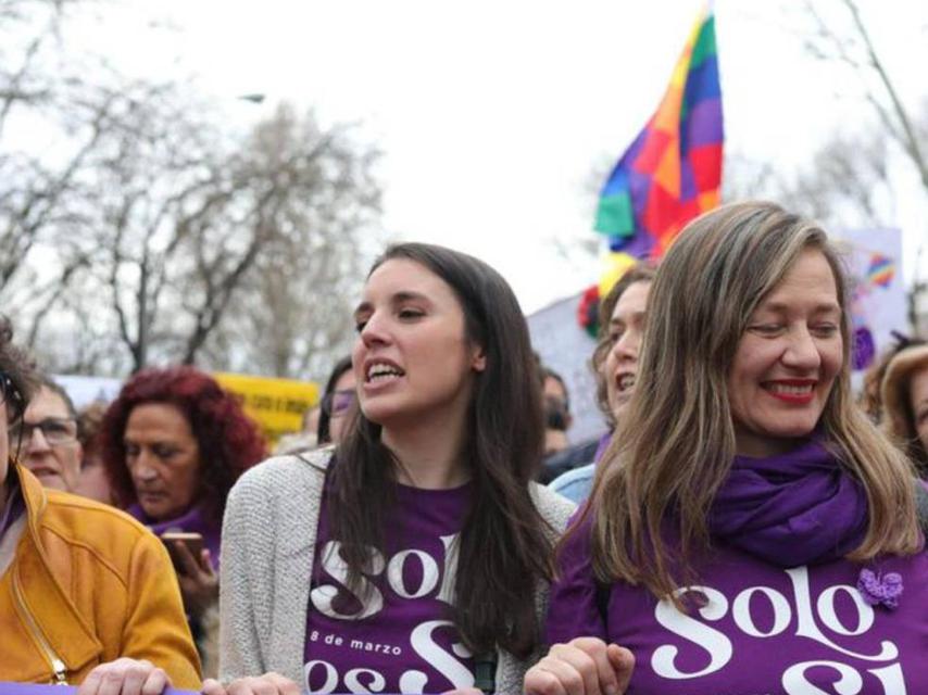 Irene Montero y Victoria Rosell, en una manifestación del 8-M.