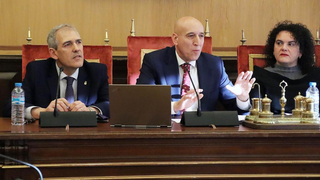 El alcalde socialista de León, José Antonio Diez, durante el pleno
