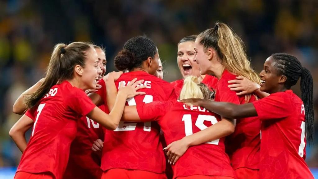 Las jugadoras de Canadá, haciendo una piña.