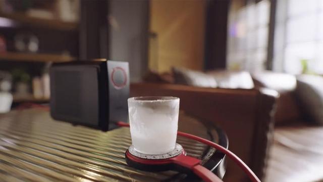 Enfría tu móvil o tu vaso con este cargador de OPPO