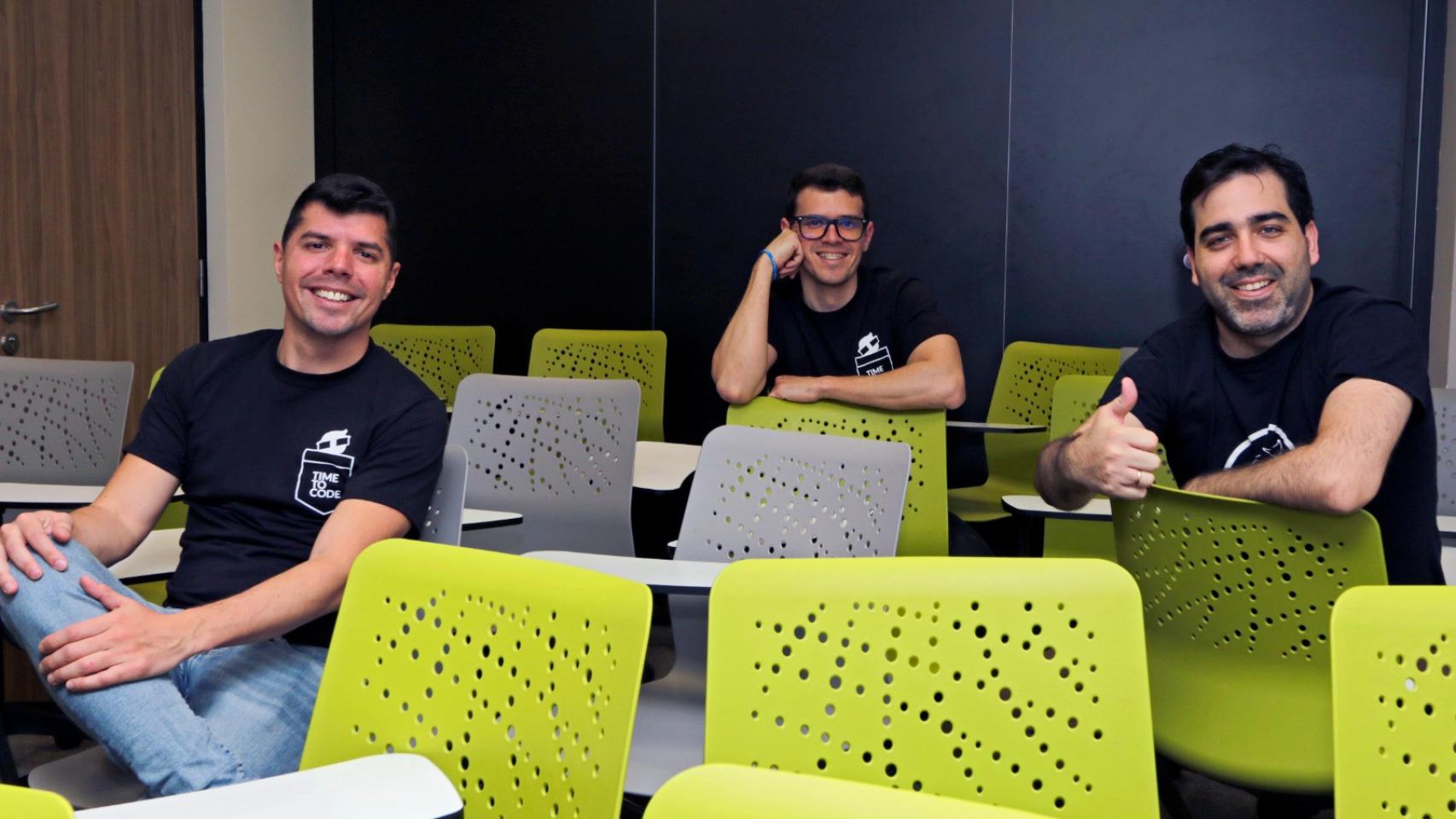 Equipo que conforma la startup 4Geeks Academy: (de izquierda a derecha) Victor Gómez, Marco Gómez y Alejandro Sánchez.