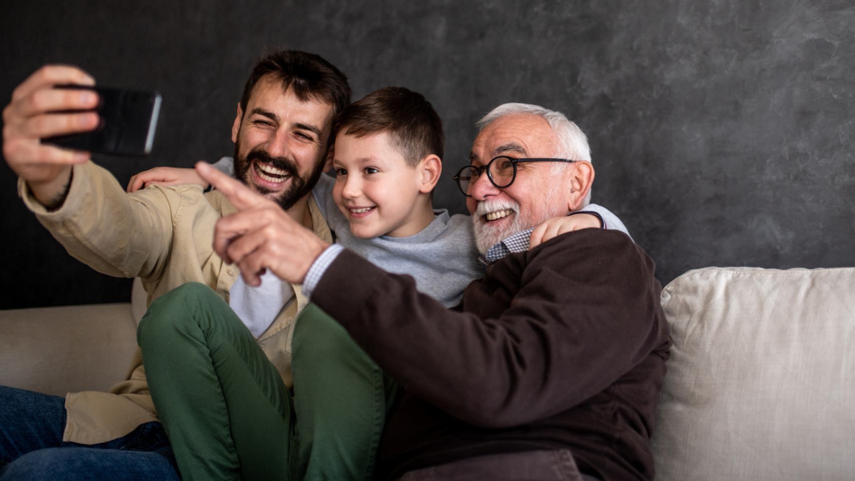 Familia celebrando el día del Padre.