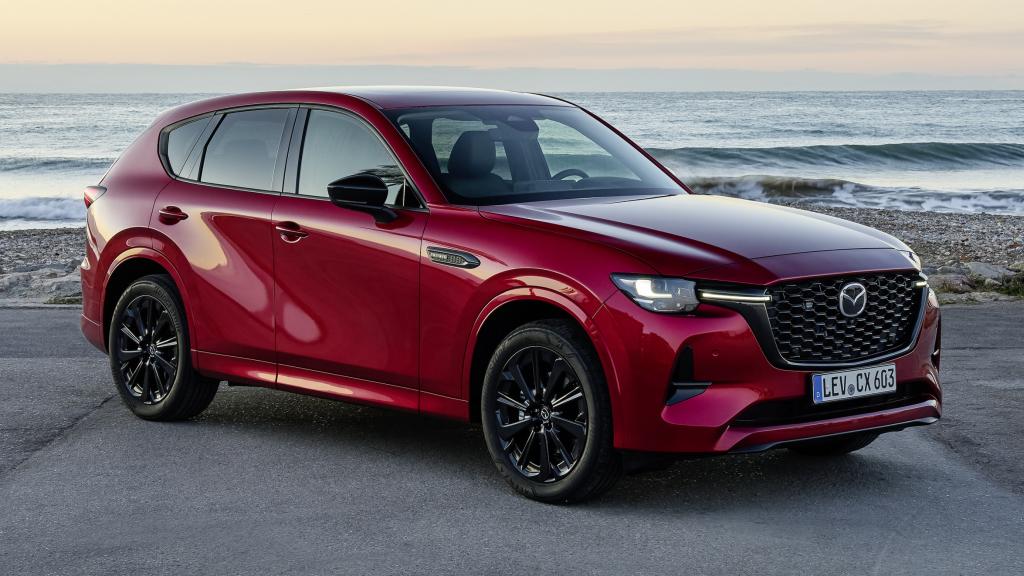 El Mazda CX-60 presenta un frontal alargado y muy tridimensional.