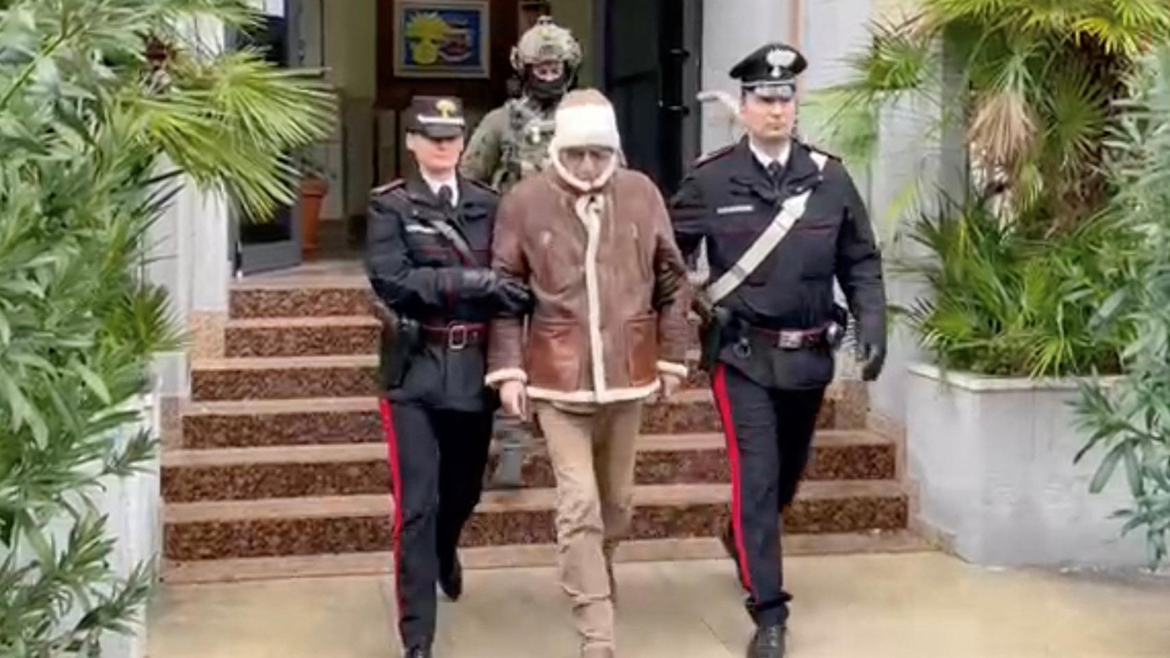 Matteo Messina Denaro arrestado por los Carabineros.