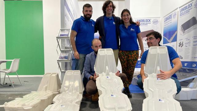 El equipo de Landatu Solar tras la presentación de Landblock en la feria Genera 2023