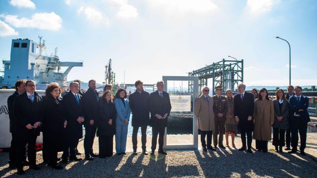 Día histórico en A Coruña: Repsol inaugura sus instalaciones para descargar crudo en Punta Langosteira