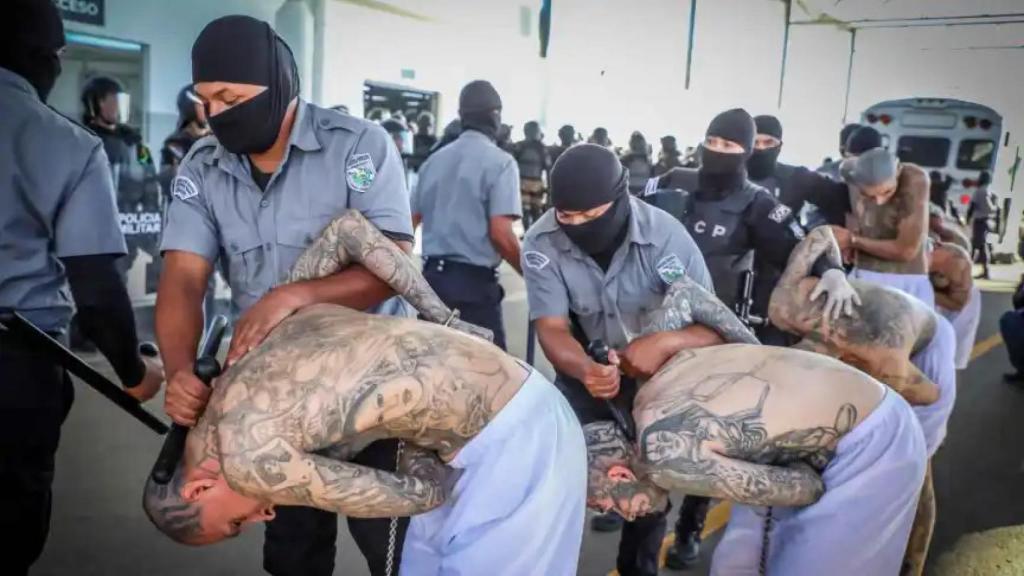 Los custodios y la policía son las nuevas caras de la mano dura aplicada por el gobierno de Nayib Bukele.