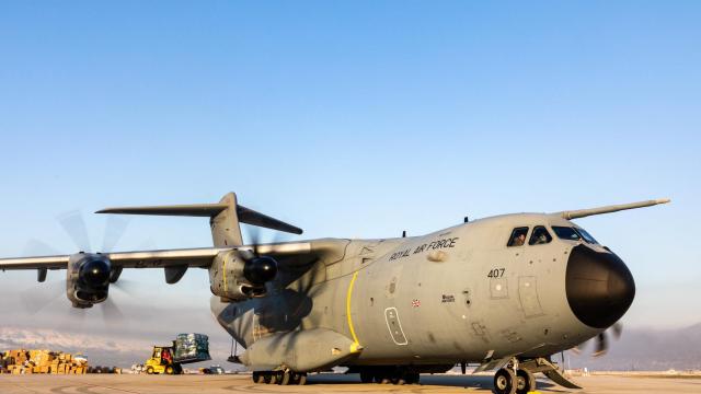 Caza de la Royal Air Force británica en misión humanitaria.