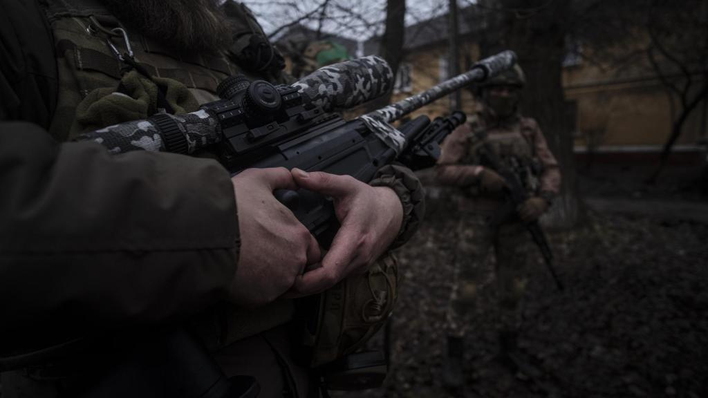 Detalle del arma que emplean los francotiradores ucranianos.