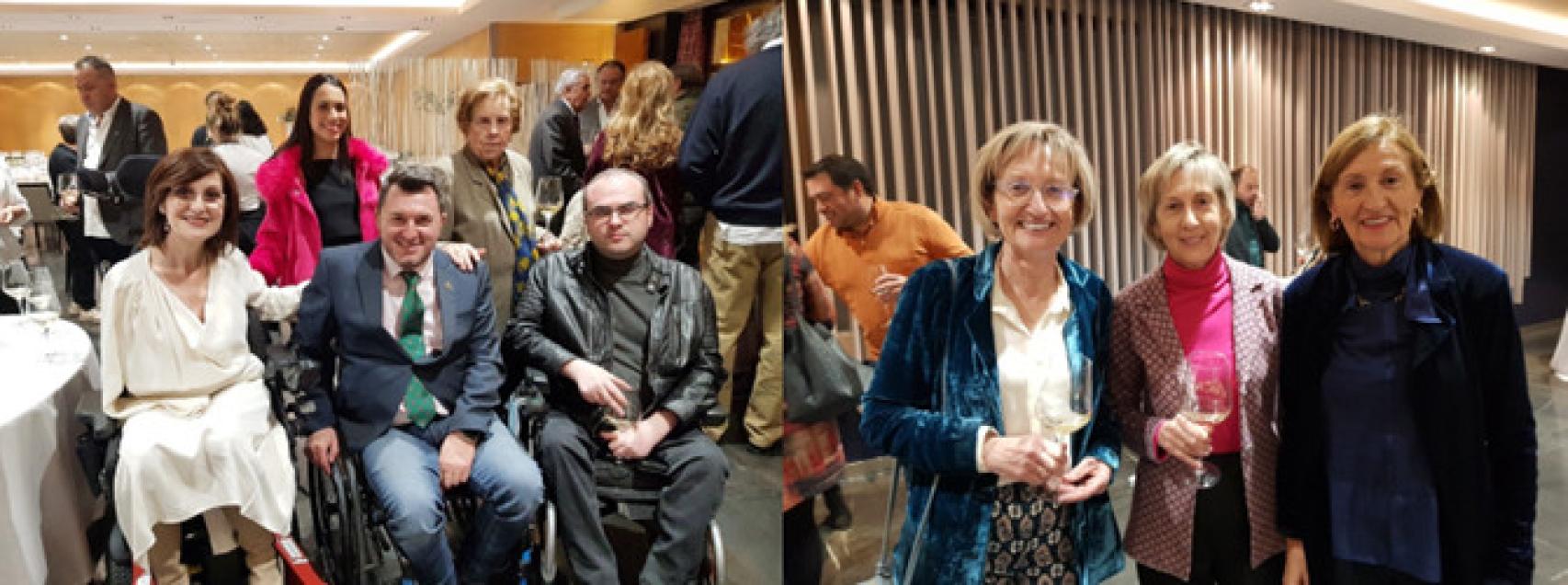 De Aspaym Mar Matías, Fran Sardon y Nacho Fadrique. A la derecha las hermanas Fernández-Rivera
