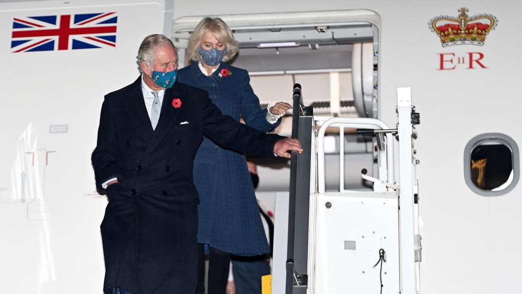 Los reyes Carlos y Camilla aterrizando en Alemania, en 2020.
