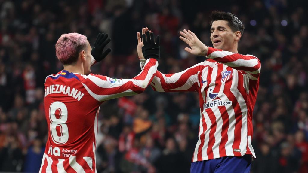 Griezmann y Morata celebran un gol con el Atleti