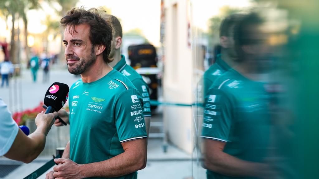 Fernando Alonso, en el paddock de la Fórmula 1