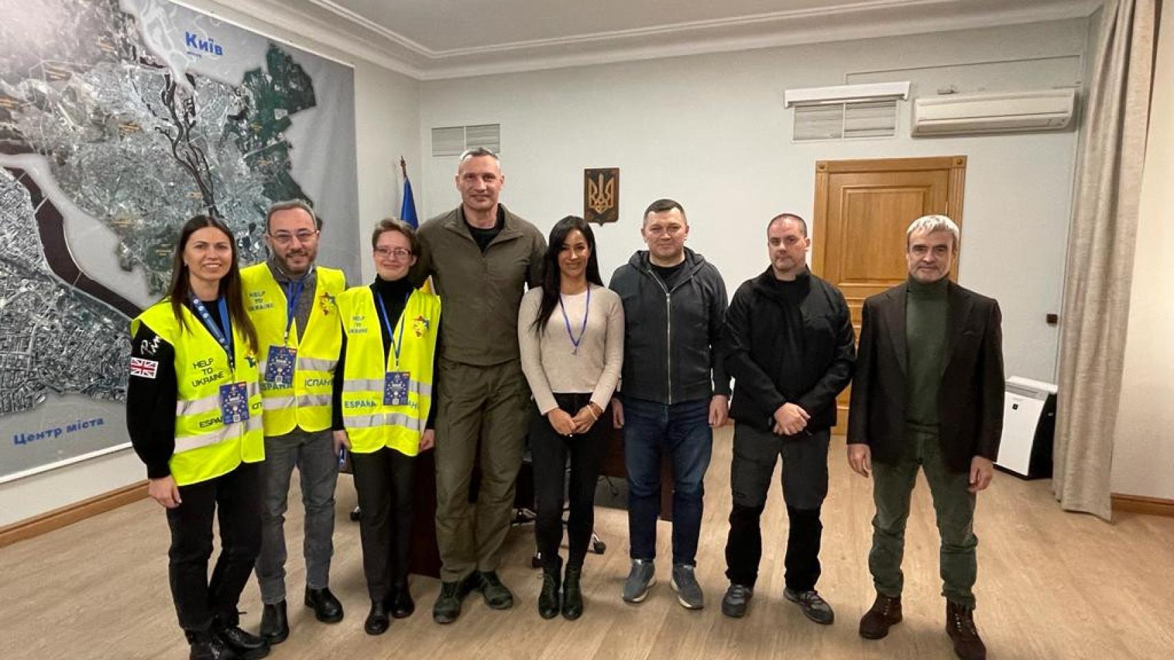 La vicealcaldesa Begoña Villacís y el alcalde de la ciudad Vitali Klitschko en la sede del Ayuntamiento de Kiev.
