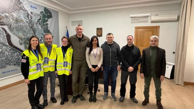 La vicealcaldesa Begoña Villacís y el alcalde de la ciudad Vitali Klitschko en la sede del Ayuntamiento de Kiev.