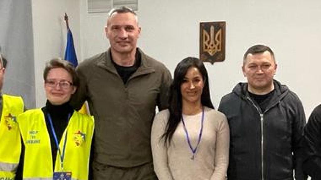 La vicealcaldesa Begoña Villacís y el alcalde de la ciudad Vitali Klitschko en la sede del Ayuntamiento de Kiev.