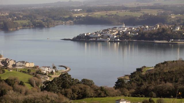 Vista de la ría desde el Mirador de Santa Cruz, en Ribadeo.