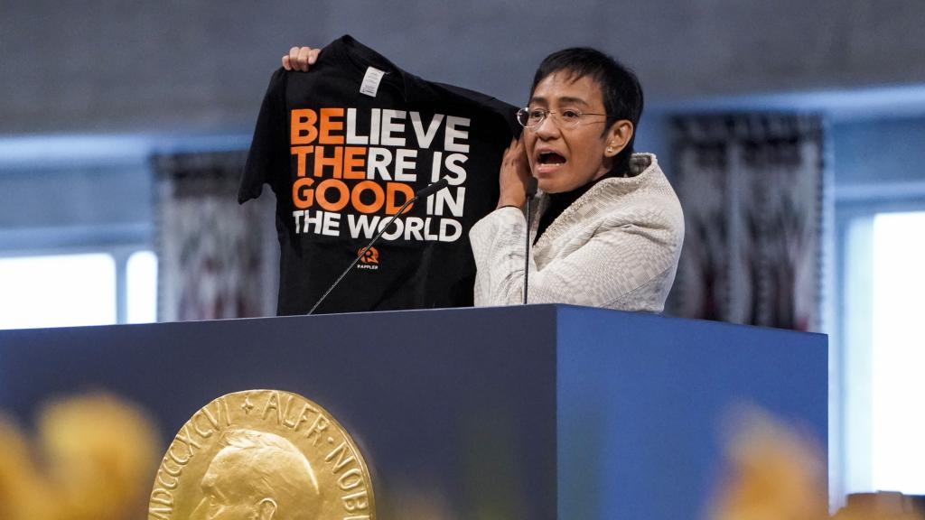 María Ressa da un discurso tras recibir el Premio Nobel de la Paz (2021) en Oslo, Noruega.