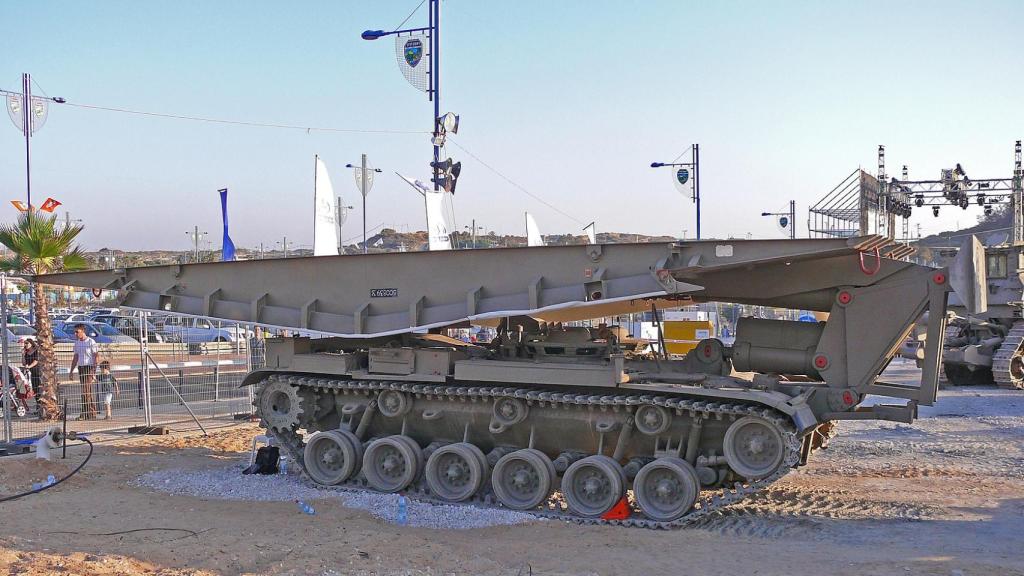 M60 AVLB con el puente plegado