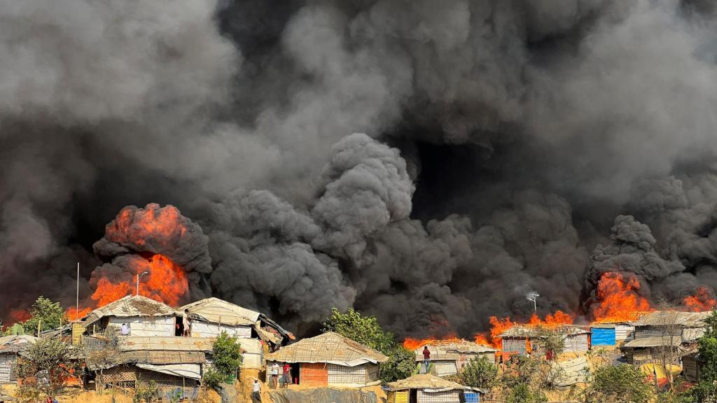 Aún se desconocen las causas del incendio en Cox's Bazar, al sureste de Bangladés.