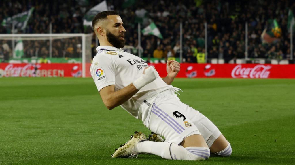 Karim Benzema, celebrando el gol que luego fue anulado
