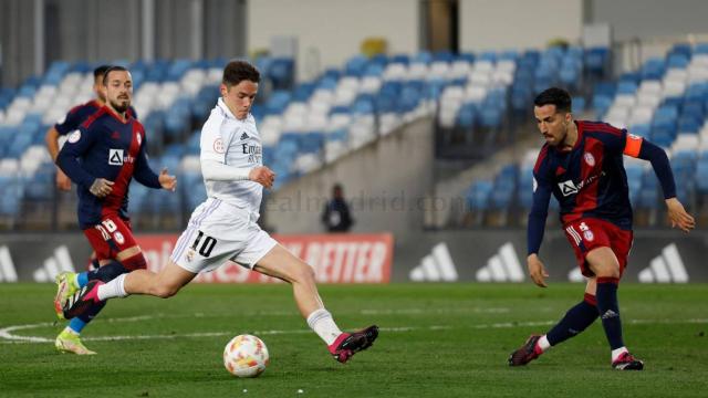 Un lance del encuentro del Real Madrid Castilla ante el Rayo Majadahonda.