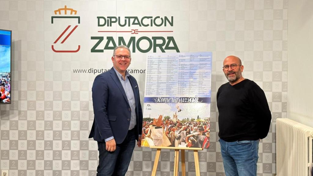 Jesús María Prada, diputado de Cultura, Deportes, Turismo y Promoción del Territorio, y Pablo Madrid, gerente del Consorcio de Fomento Musical de Zamora, este lunes, durante la presentación del calendario.
