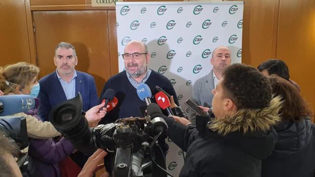 Benjamín Castro, presidente autonómico de CSIF Castilla y León;  Miguel Borra, presidente nacional de CSIF;  y José María Guerro, presidente de la Unión Provincial de Segovia, este lunes.