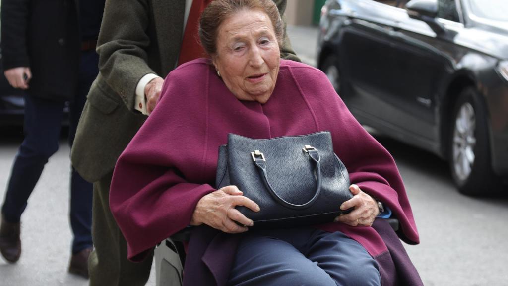 La infanta Margarita de Borbón llegando a la celebración de su cumpleaños, este lunes 6 de marzo, junto a su marido, Carlos Zurita.