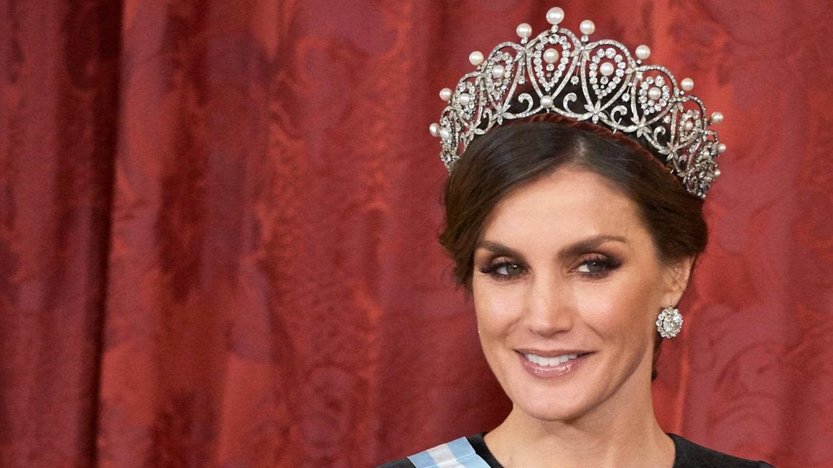 Copia el joyero de la reina con estas piezas vintage (que sí) puedes permitirte