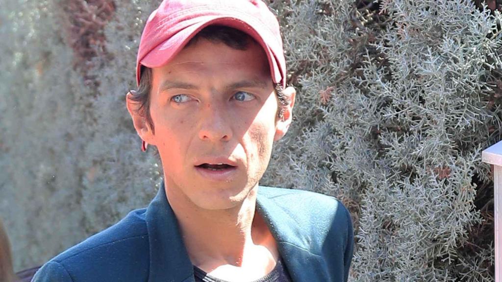 Camilín, Camilo Blanes Ornelas, en una imagen tomada en 2019, a las puertas de la que fue casa de su padre, Camilo Sesto.