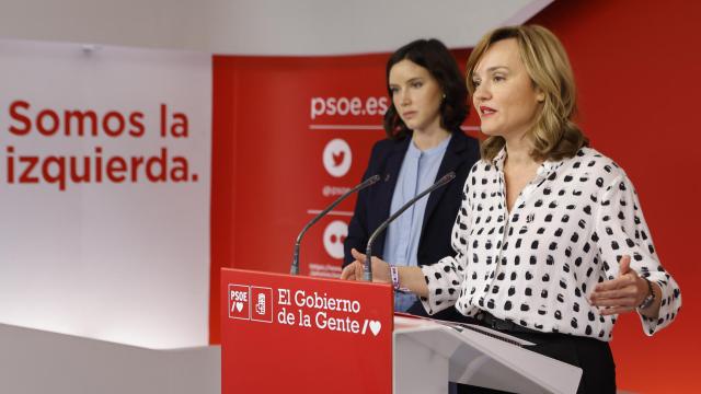 La ministra y portavoz del PSOE, Pilar Alegría, junto a la secretaria de Igualdad, Andrea Fernández este lunes en Ferraz.