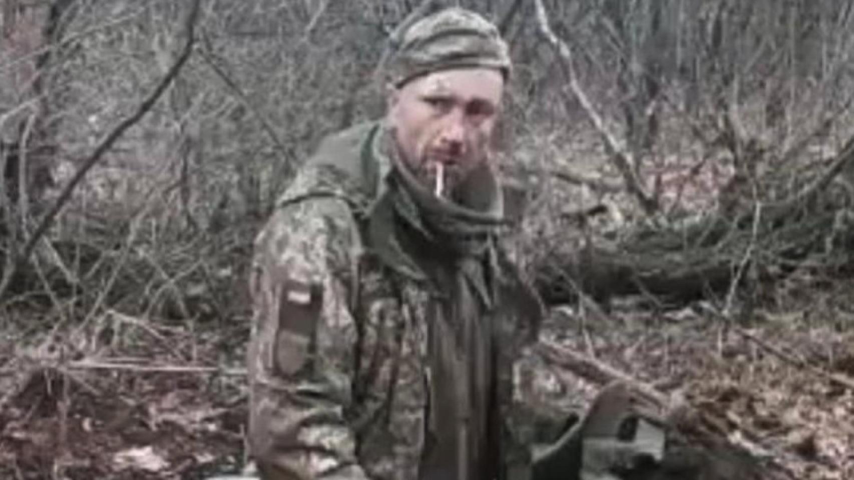 Soldado ucraniano momentos antes de ser brutalmente ejecutado.