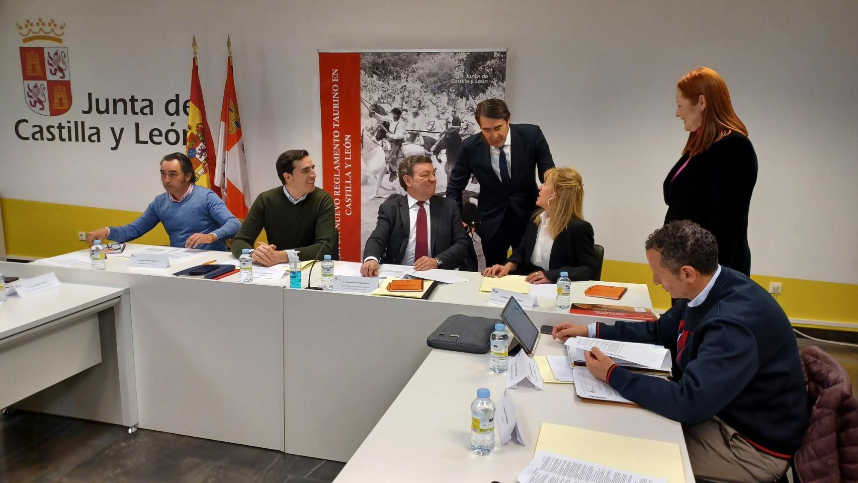 Segunda jornada del Seminario Taurino con la presencia del consejero Súarez-Quiñones