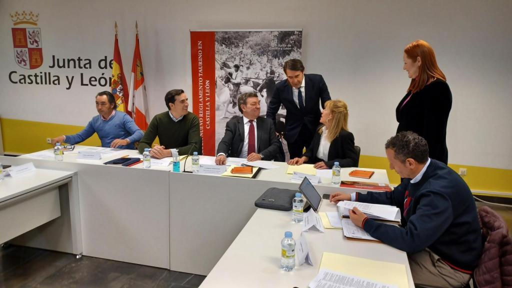 Segunda jornada del Seminario Taurino con la presencia del consejero Súarez-Quiñones