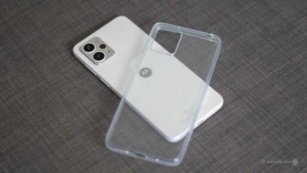 Móvil de Motorola con la funda incluida en la caja