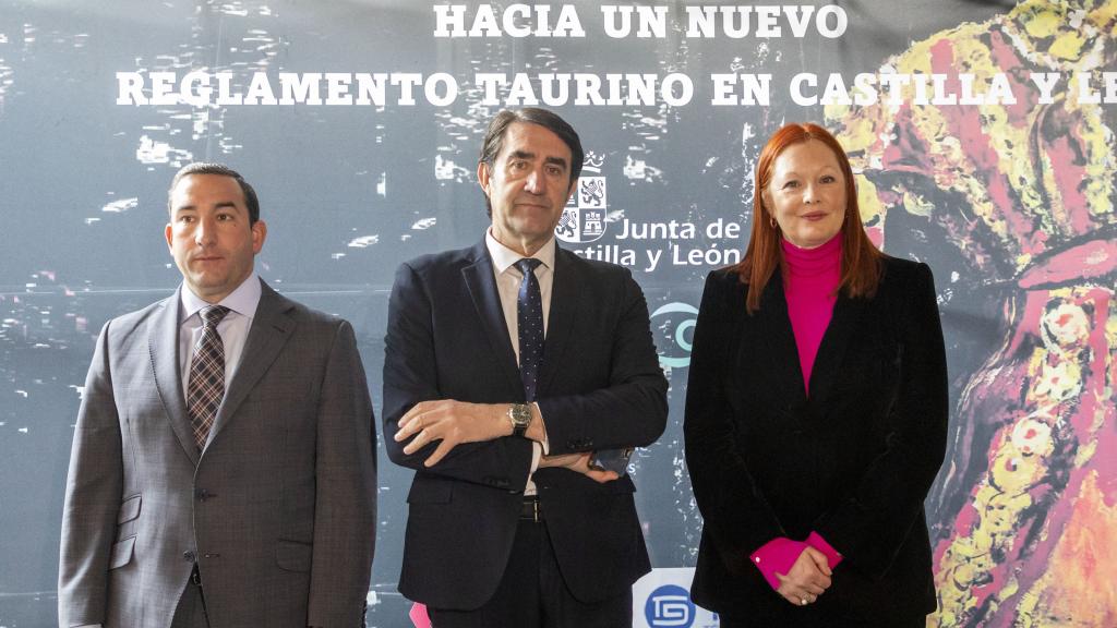 El consejero Suárez-Quiñones, en el Seminario Taurino celebrado en Salamanca