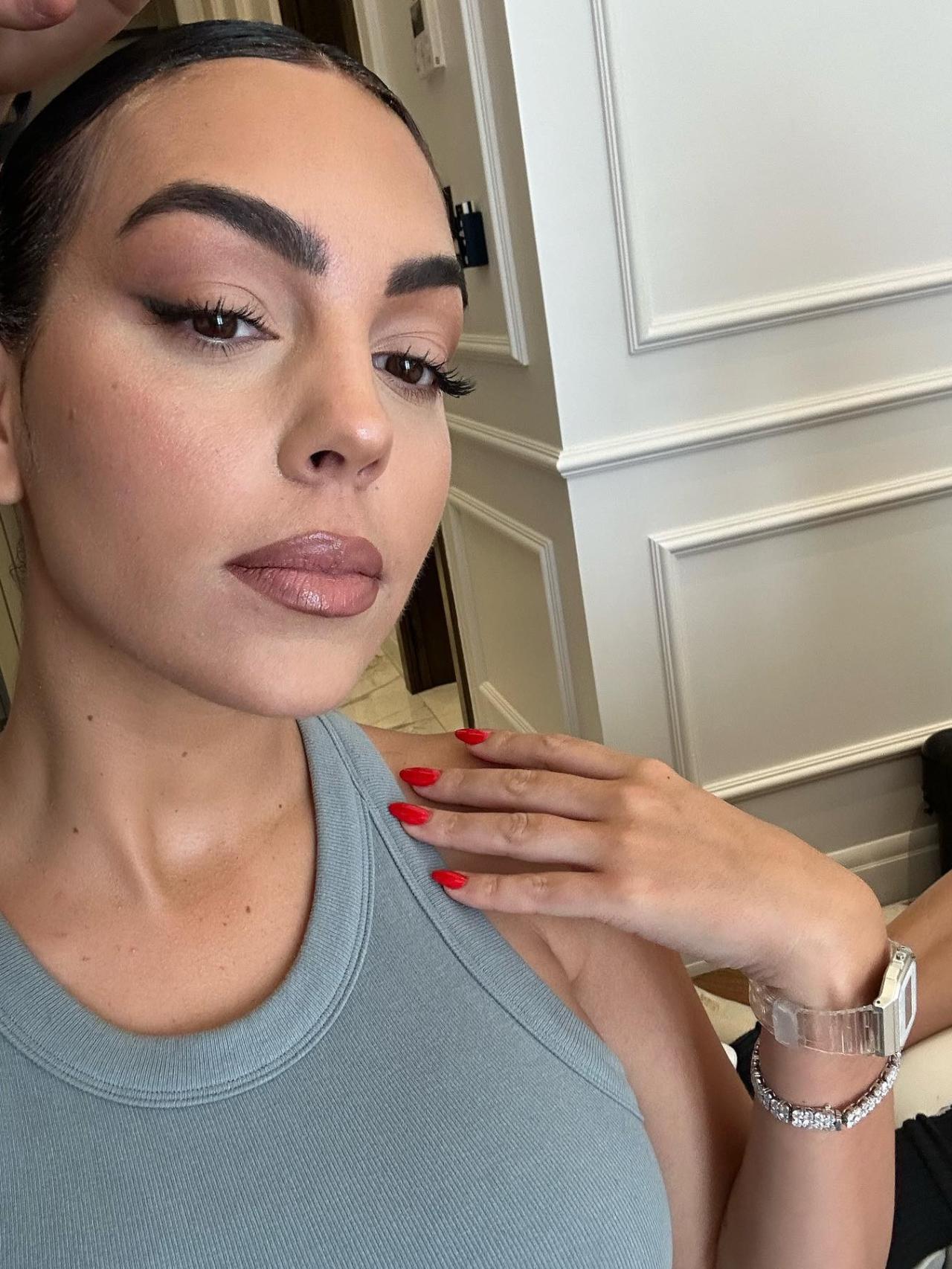 Georgina Rodríguez con Casio transparente.