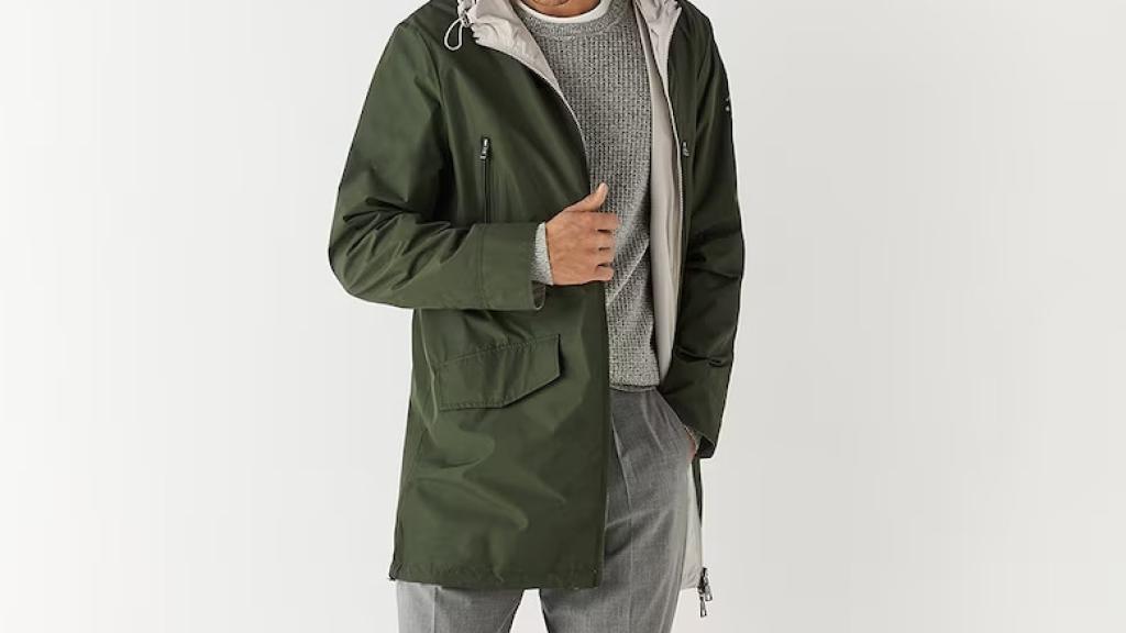Gabardina de hombre reversible caqui y beige.