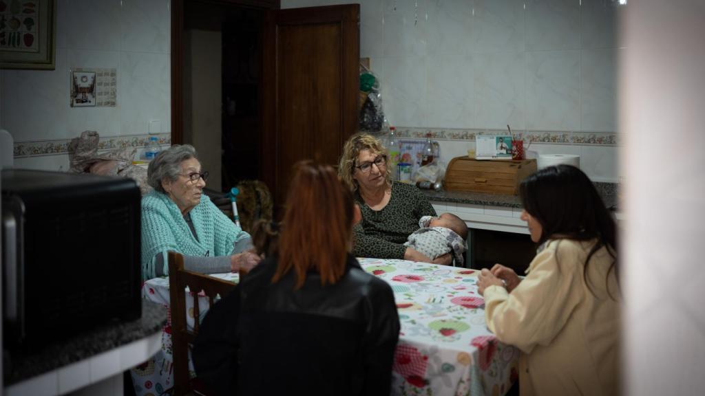 Un momento de la entrevista, en la cocina.