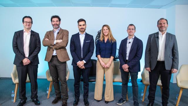 De izquierda a derecha: Gustavo Lozano García (ING), Gonzalo Asensio (Bankinter), Alfredo Diez (Cipherbit-Grupo Oesía ), María Vidal (FinReg ), Carles Solé (Banco Santander ) y Juan Franciso Losa (BBVA)